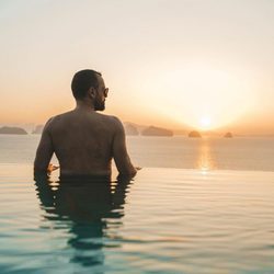 Risto Mejide bañandose en Tailandia