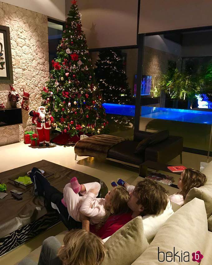 Carolina Cereuela prsumiendo de familia y de su árbol de Navidad