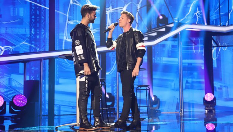 Raoul y Agoney durante su actuación en la Gala 7 de 'OT 2017'