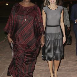 La Reina Letizia y la Primera Dama de Senegal en Dakar