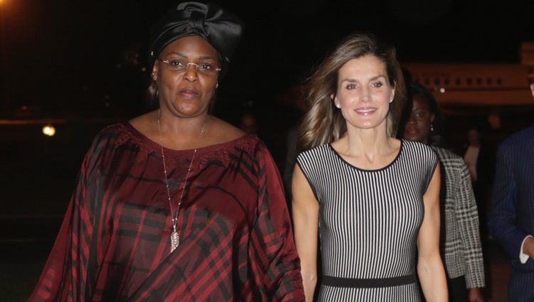 La Reina Letizia y la Primera Dama de Senegal en Dakar