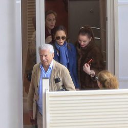 Isabel Preysler, Mario Vargas Llosa y Tamara Falcó llegando de la boda de Ana Boyer y Verdasco