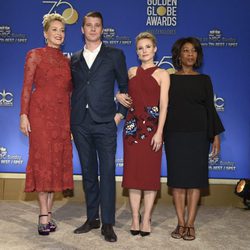 Sharon Stone, Garrett Hedlund, Kristen Bell y Alfre Woodard presentando los nominados a los Globos de Oro 2018