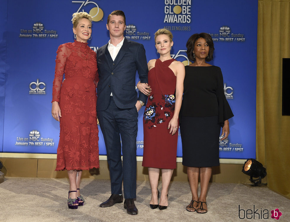 Sharon Stone, Garrett Hedlund, Kristen Bell y Alfre Woodard presentando los nominados a los Globos de Oro 2018