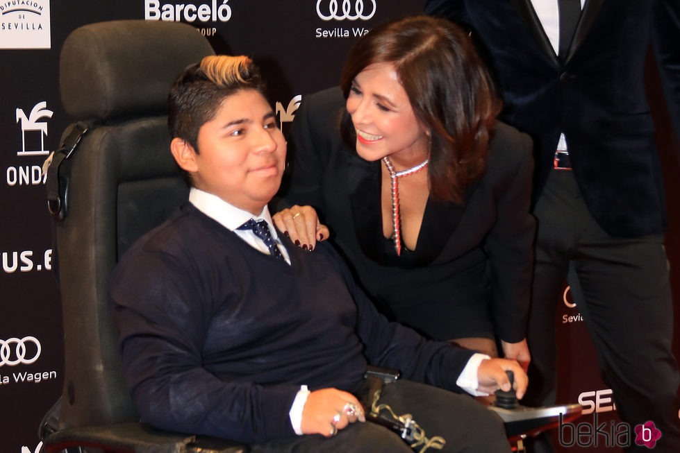 Isabel Gemio con su hijo Gustavo en los Premios Ondas 2017