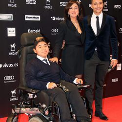 Isabel Gemio con sus hijos Gustavo y David en los Premios Ondas 2017