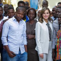 La Reina Letizia en su visita al Aula Cervantes de Dakar