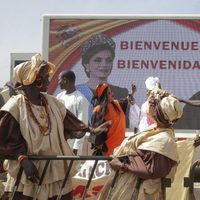 Carteles de bienvenida a la Reina Letizia en Senegal