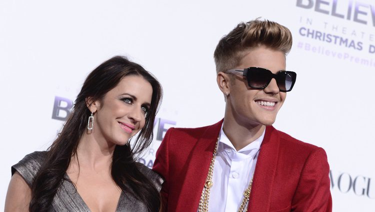 Justin Bieber junto a su madre Pattie Mallette