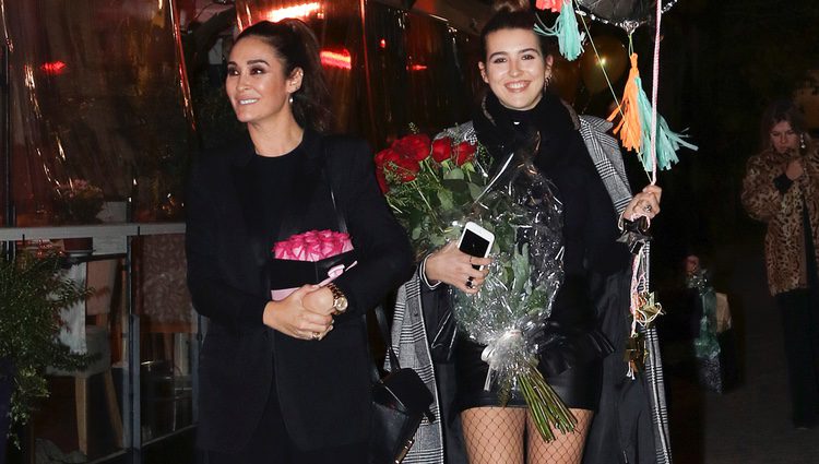 Alba Díaz con Vicky Martín Berrocal en su 18 cumpleaños