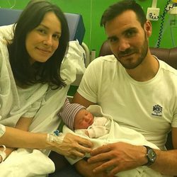 Saúl Craviotto y Celia García con su hija recién nacida Alejandra