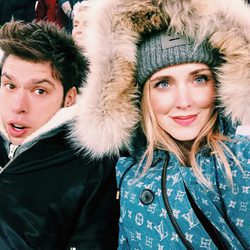 Chiara Ferragni y su novio Fedez en un día de invierno