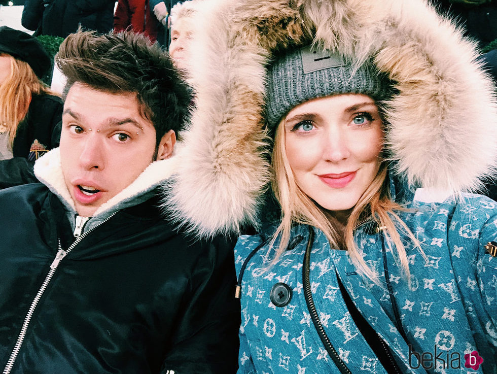 Chiara Ferragni y su novio Fedez en un día de invierno