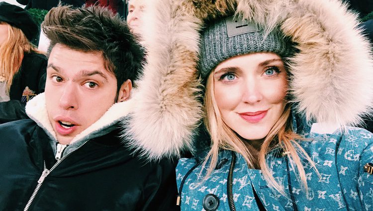 Chiara Ferragni y su novio Fedez en un día de invierno