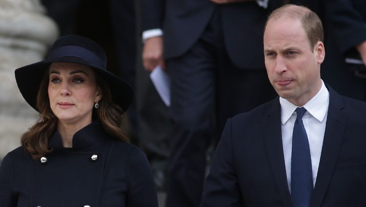 Kate Middleton y el Príncipe Guillermo en el aniversario del incendio de la Torre Grenfell