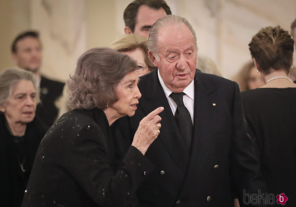 Los Reyes Juan Carlos y Sofía en el funeral de Miguel de Rumanía