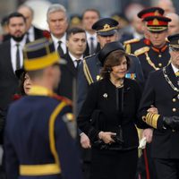 Carlos Gustavo y Silvia de Suecia en el funeral de Miguel de Rumanía