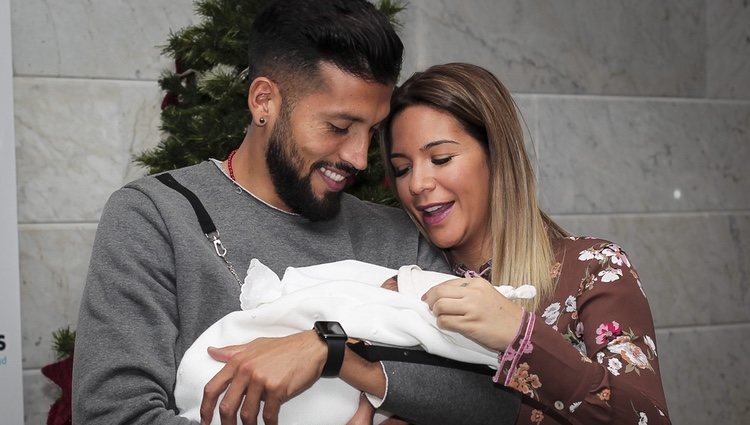 Ezequiel Garay y Tamara Gorro presentan a su hijo Antonio