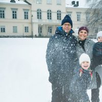 Victoria y Daniel de Suecia y sus hijos Estela y Oscar felicitan la Navidad 2017