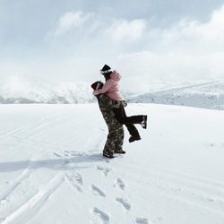 Dulceida y Alba muy románticas en la nieve