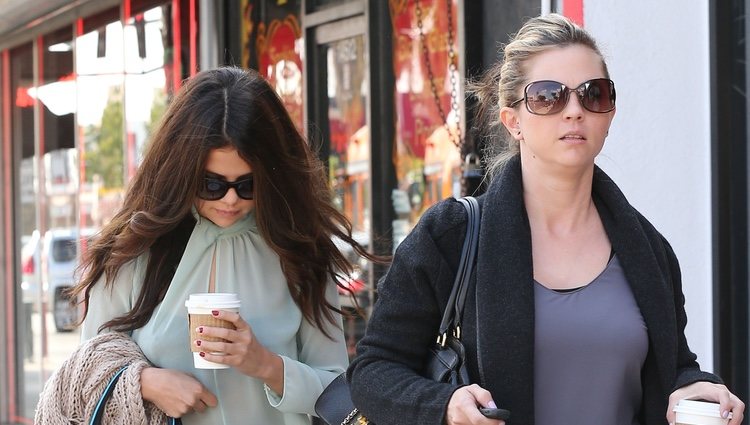 Selena Gomez junto a su madre