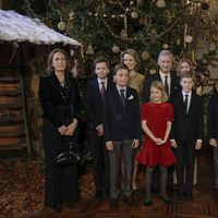 Felipe de Bélgica con la Reina Matilde, sus hijos, su hermana Astrid, sus cuñados y sus sobrinos en el concierto de Navidad