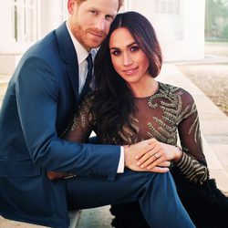 El Príncipe Harry y Meghan Markle en la foto oficial de su compromiso