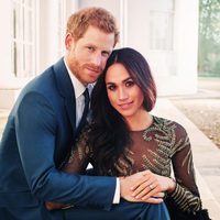 El Príncipe Harry y Meghan Markle en la foto oficial de su compromiso