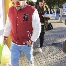 Kiko rivera e Irene Rosales entrando a la guardería de su hija Ana