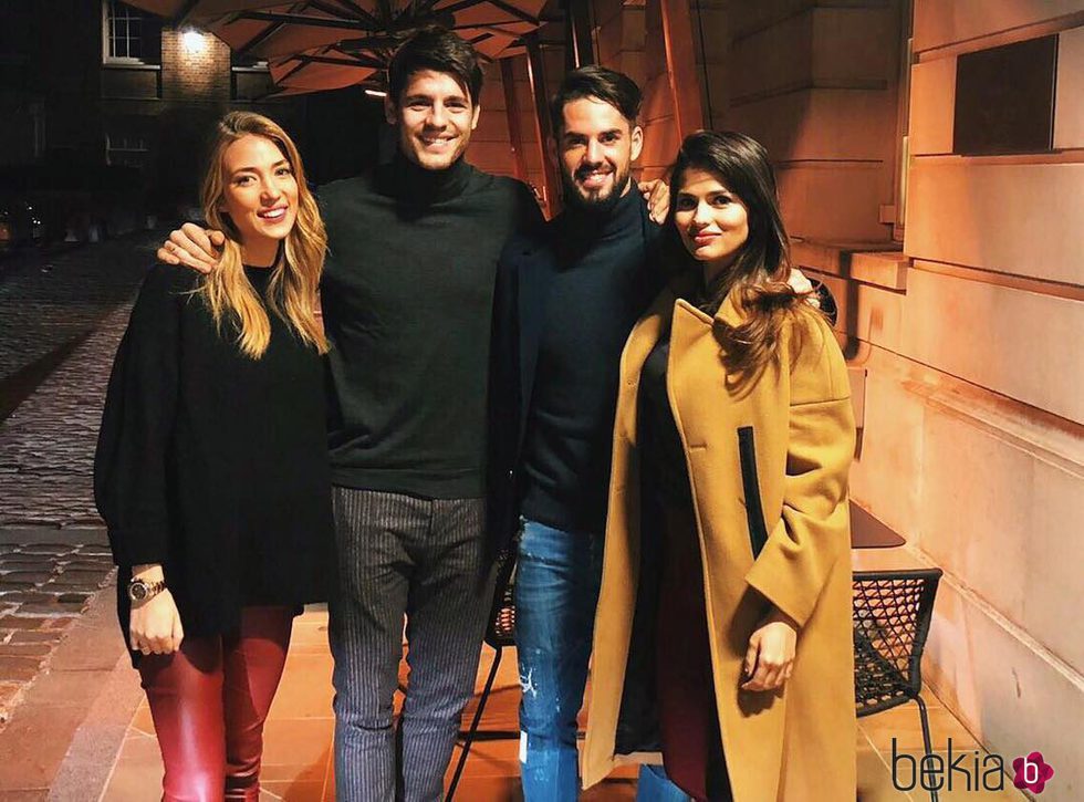 Sara Sálamo, Isco Alarcón, Álvaro Morata y Alice Campello en Londres