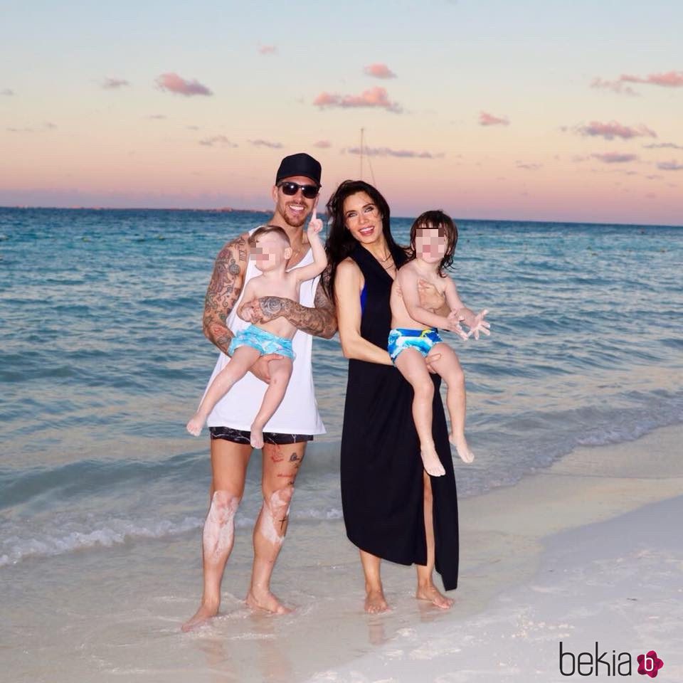 Pilar Rubio, Sergio Ramos y sus dos hijos disfrutando de la Navidad de vacaciones