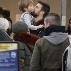 Gerard Piqué más que cariñoso con su hijo Sasha