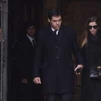 Luis Alfonso de Borbón y Margarita Vargas yendo a la cripta de Carmen Franco