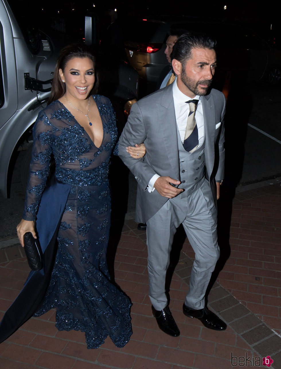 Eva Longoria y José Antonio Bastón de la mano