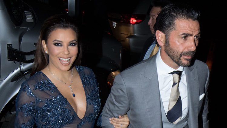 Eva Longoria y José Antonio Bastón de la mano