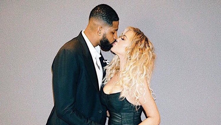 Khloe Kardahian y Tristan Thompson presumiendo de embarazo en el sexto mes de gestación