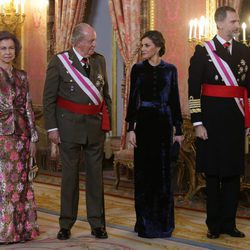 Los Reyes Felipe y Letizia y los Reyes Eméritos en la Pascua Militar 2018