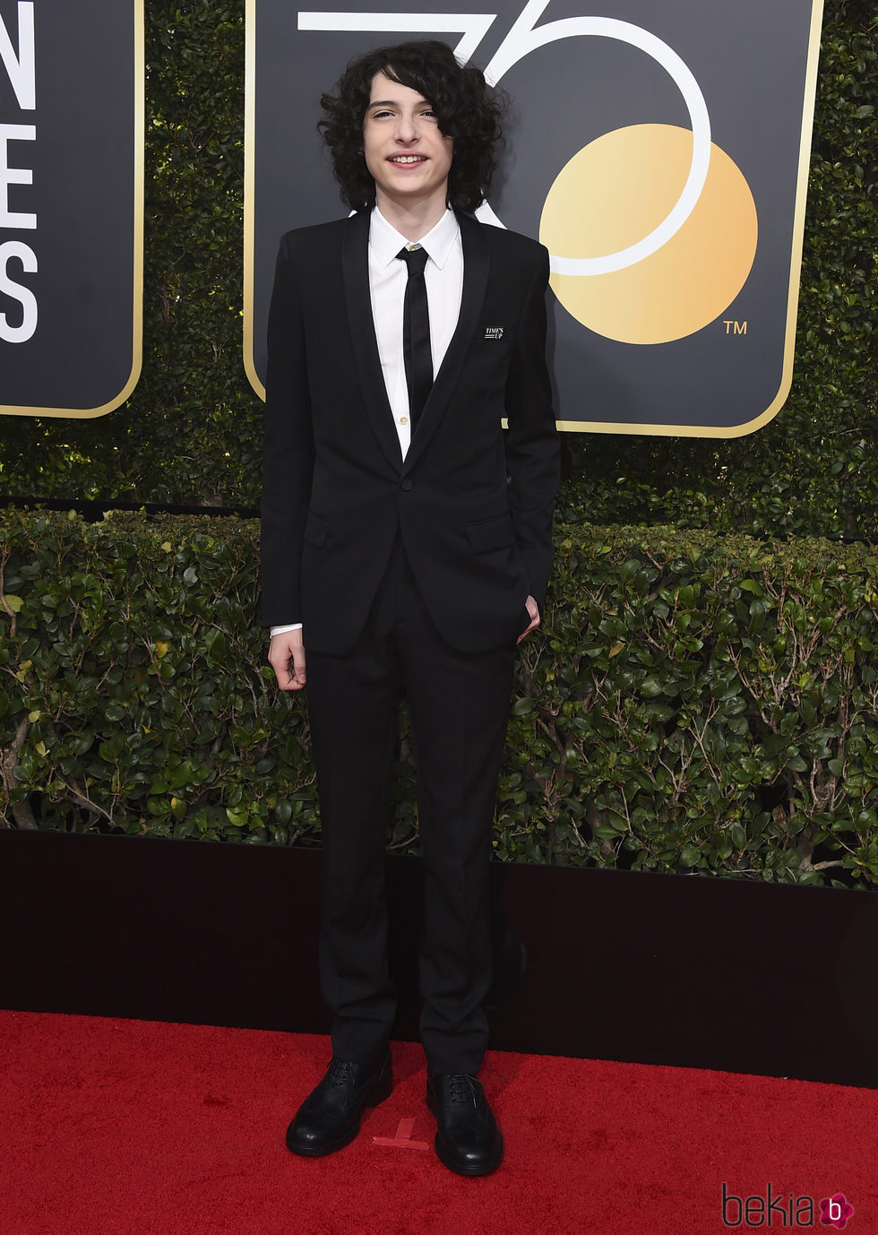 Finn Wolfhard en la alfombra roja de los Globos de Oro 2018