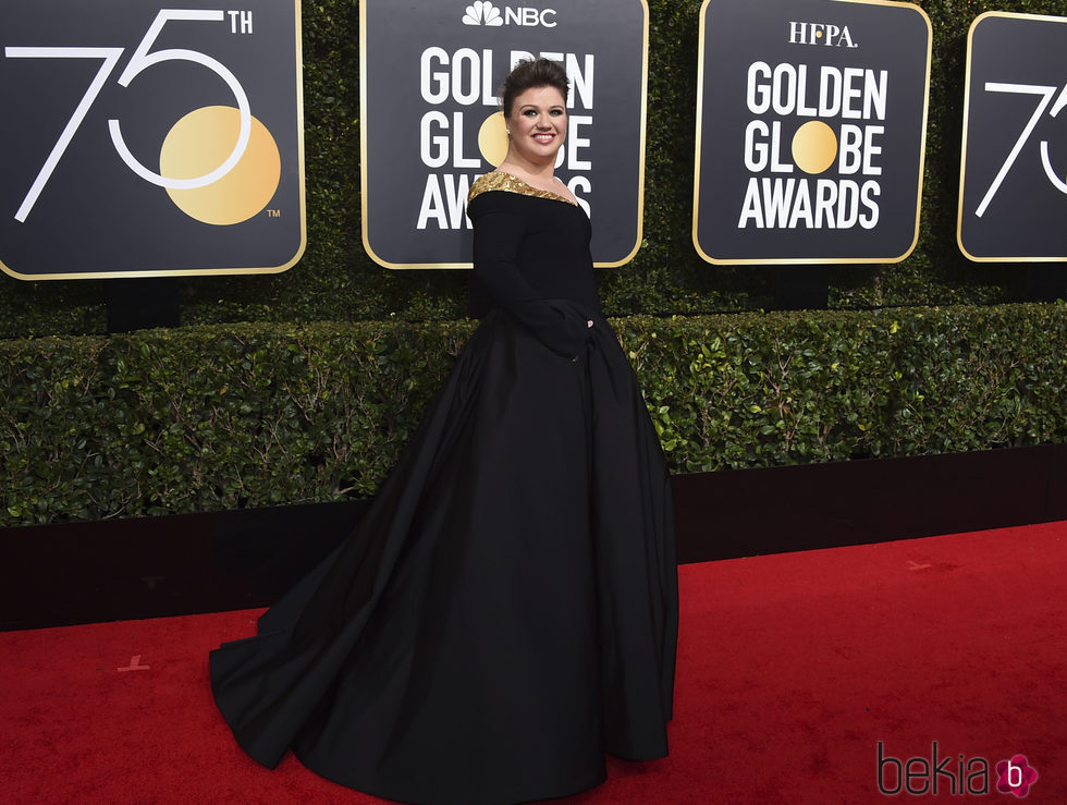 Kelly Clarkson en la alfombra roja de los Globos de Oro 2018