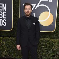 Ewan McGregor en al alfombra roja de los Globos de Oro 2018