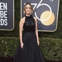 Sarah Paulson en la alfombra roja de los Globos de Oro 2018