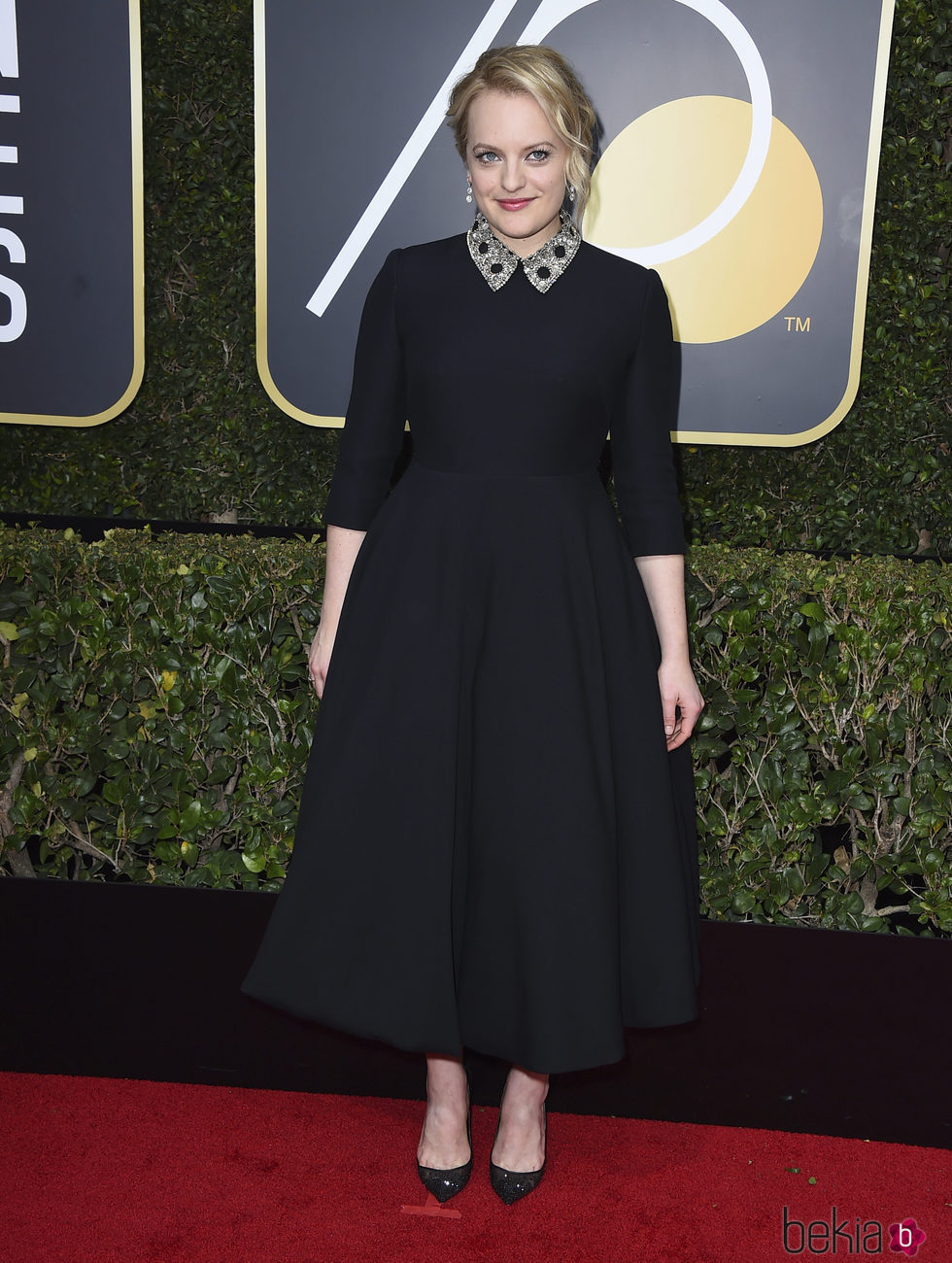 Elisabeth Moss en la alfombra roja de los Globos de Oro 2018