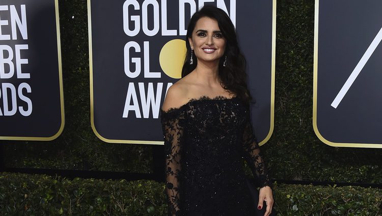 Penélope Cruz en la alfombra roja de los Globos de Oro 2018