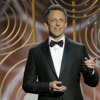 Seth Meyers presentando los Globos de Oro 2018