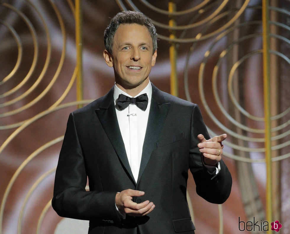 Seth Meyers presentando los Globos de Oro 2018