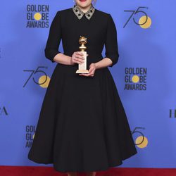 Elisabeth Moss con su Gobo de Oro 2018 por 'The Handmaid´s Tale'