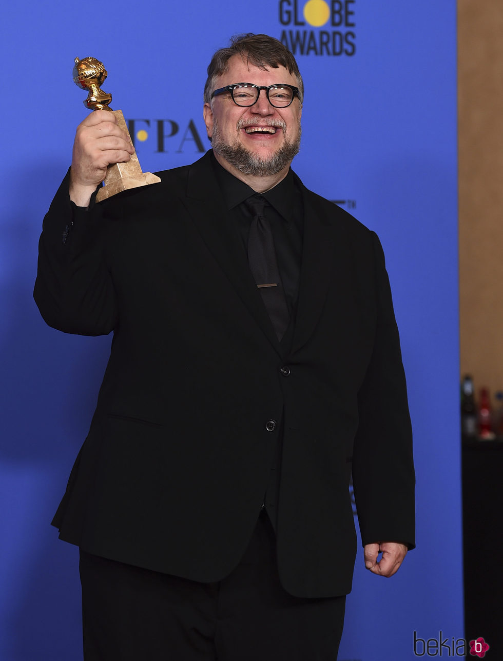 Guillermo del Toro con su Globo de Oro 2018 por 'La forma del agua'