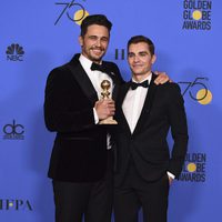 James Franco y Dave Franco con su Globo de Oro 2018 por 'The Disaster Artist'