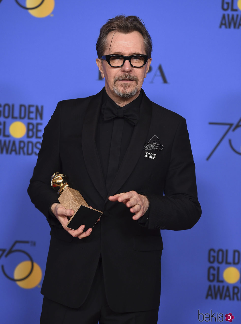 Gary Oldman con su Globo de Oro 2018 por 'Las horas más oscuras'