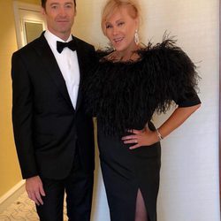 Hugh Jackman y Deborra-Lee Furnes en los Globos de Oro 2018